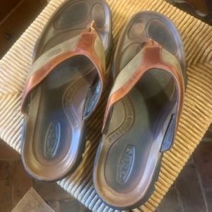 KEEN Leather men’s flip flops